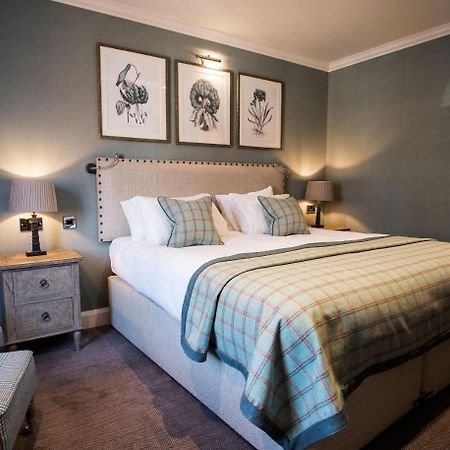 The Beverley Arms Hotel Buitenkant foto A bedroom at The Old Swan